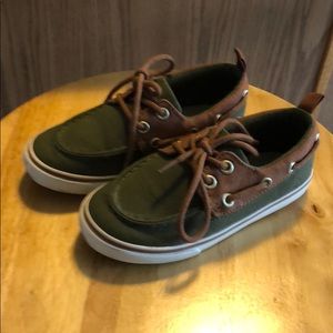 EUC little boy boat shoes size 9